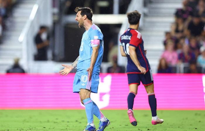 切尔西绝地反击墨西哥，阿尔巴完成帽子戏法