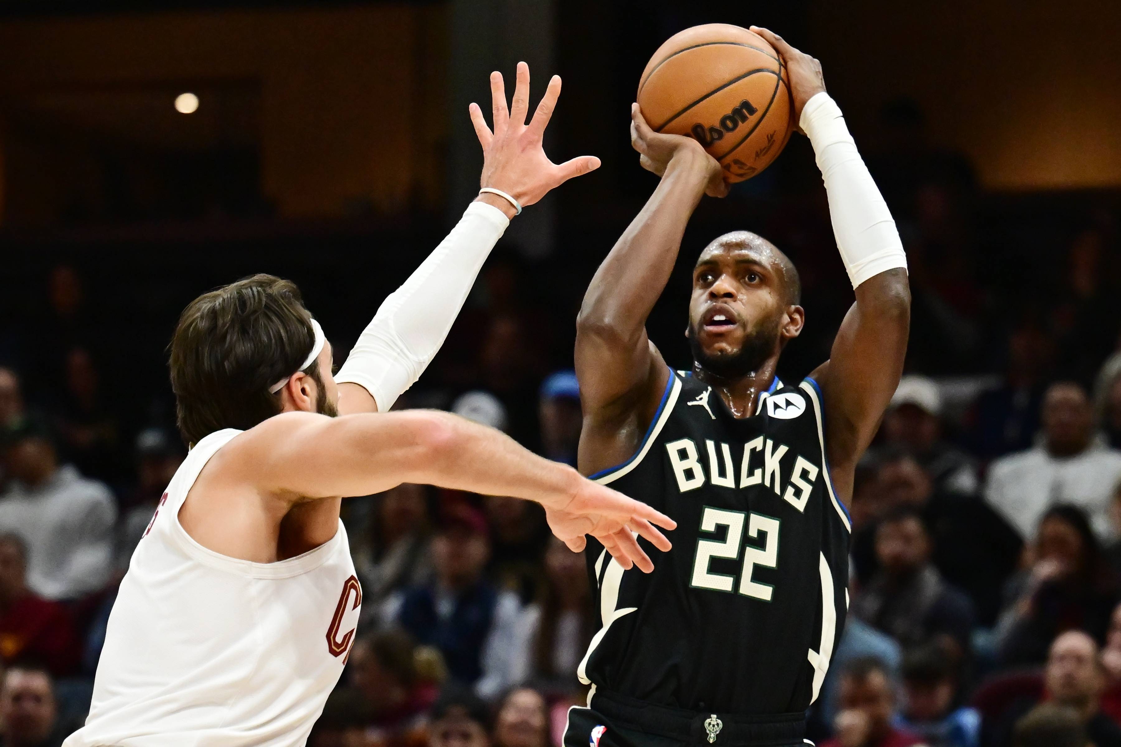 湖人B队爆冷雄鹿B队，萨姆·米切尔一己之力扛起全队