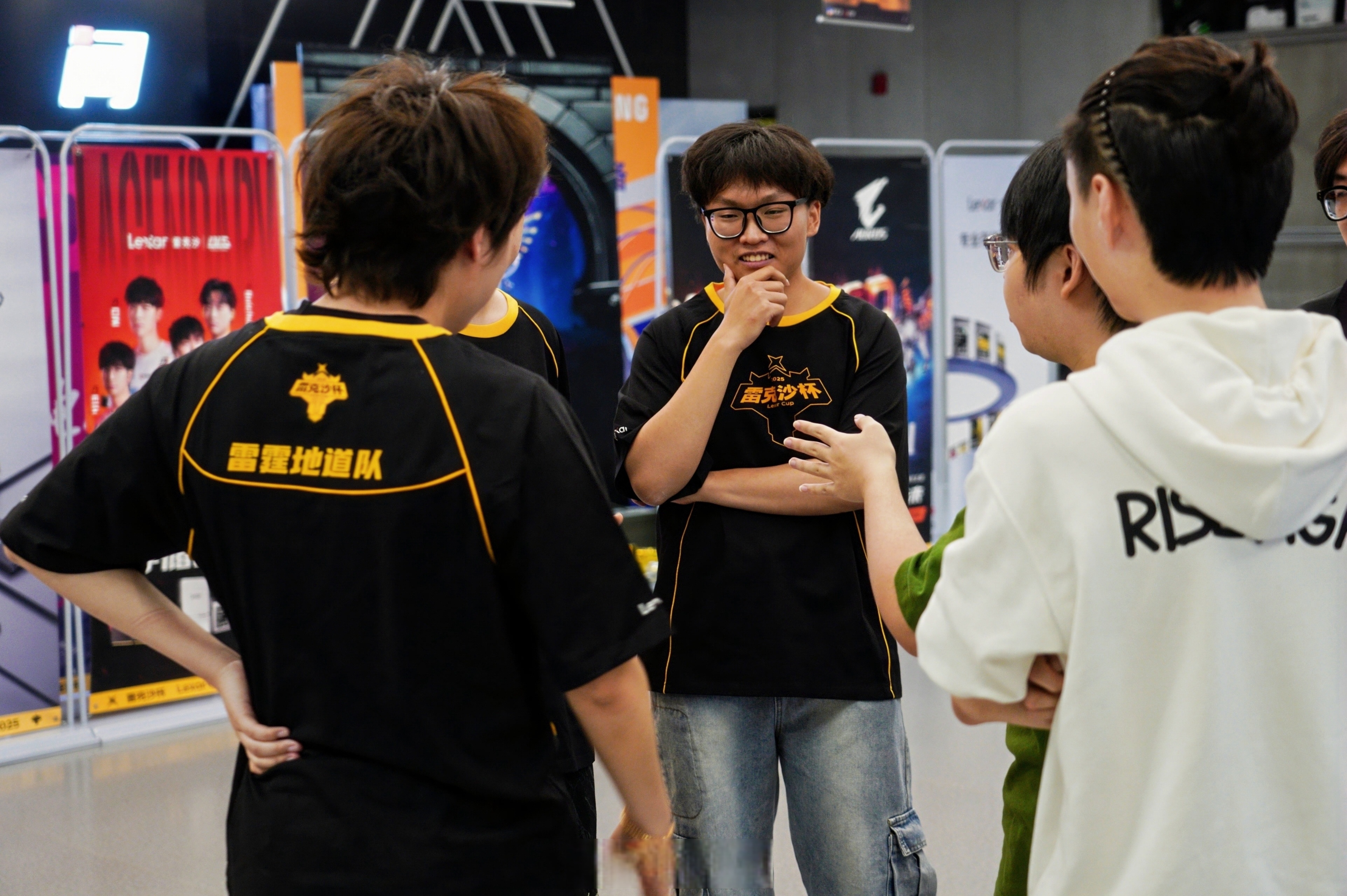 竞猜热点热度飙升,网友热议不断 竞猜热点热度飙升,网友热议不断