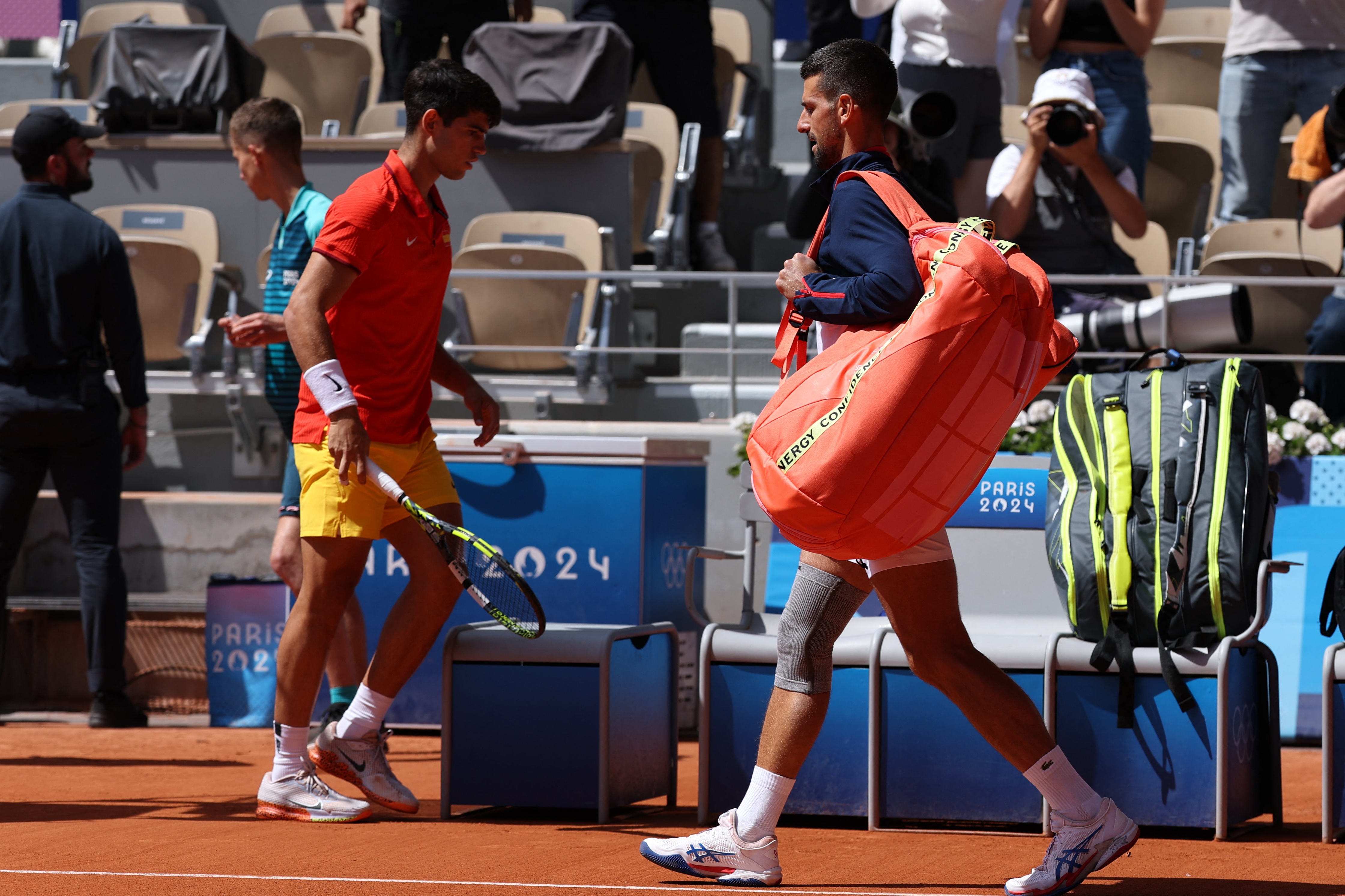 包含意大利网球队绝地反击法国网球队，德约科维奇统治全场的词条