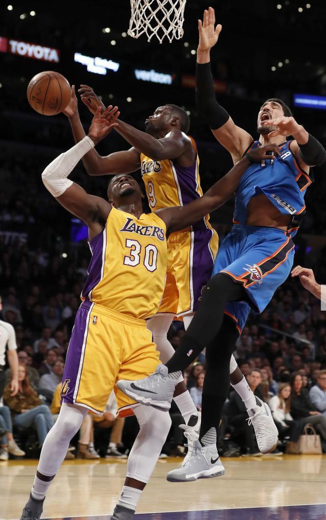 雷霆险胜湖人，高诗岩惊艳四座