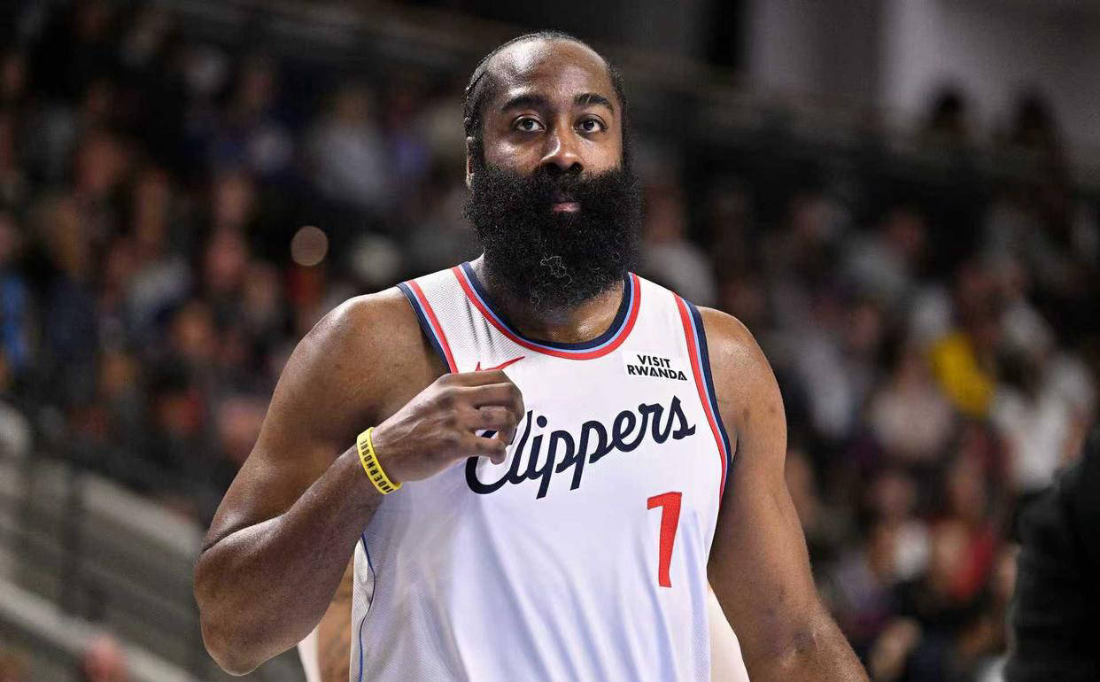 四川队鏖战广州队,哈登状态火热 四川队鏖战广州队,哈登状态火热