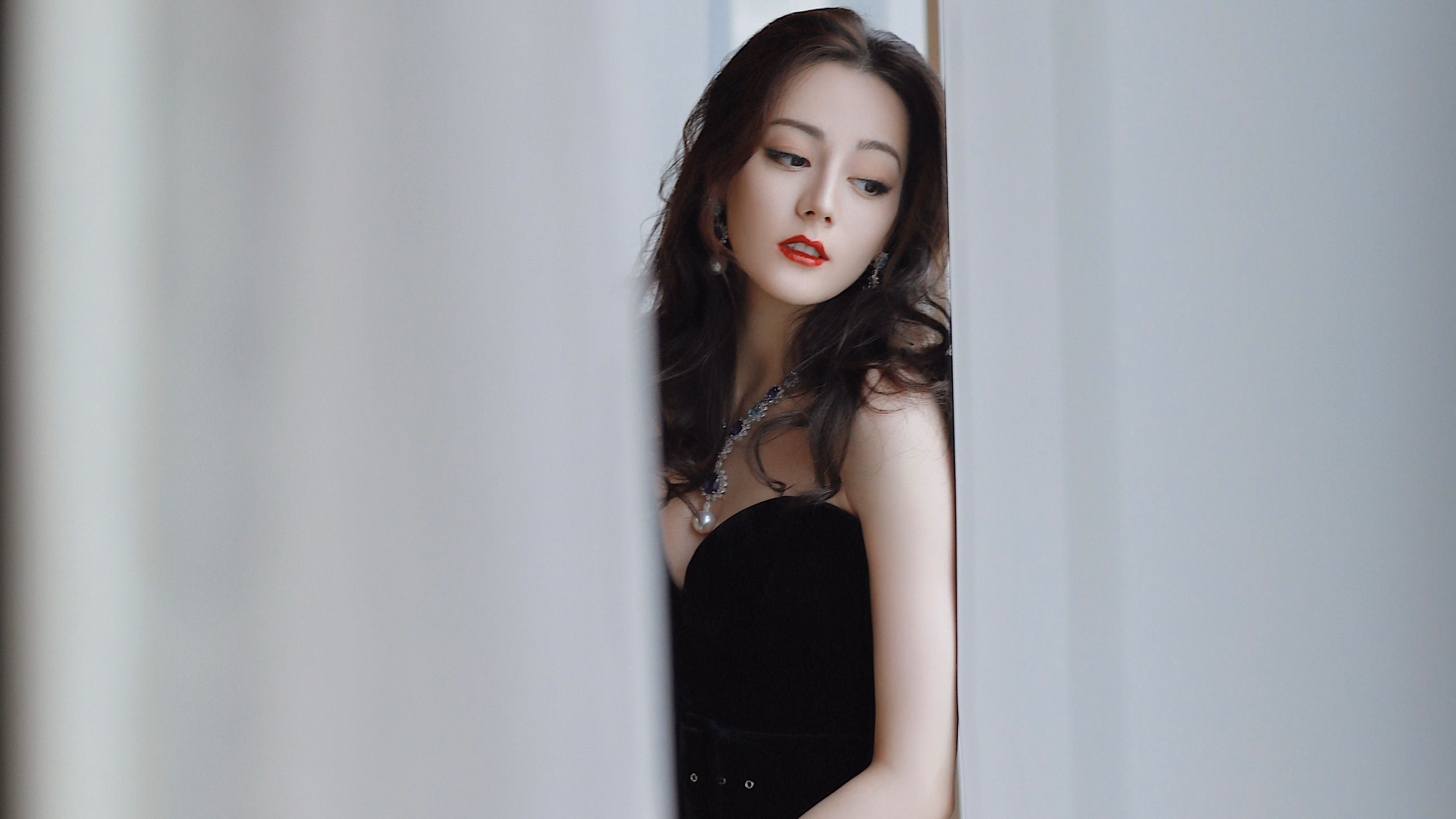 霓虹赛道与绿色丛林，当拉什福德的防守如F1弯道般锁死空间