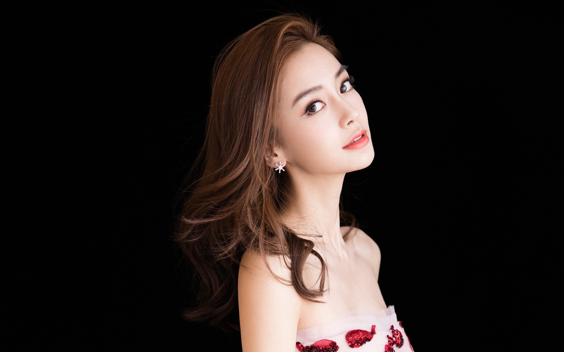 跨越太平洋的篮球火,文班亚马在虚拟巅峰战证明大场面基因