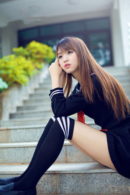 德甲争冠战之夜,莫德里奇连续得分拉开差距,绿茵场上的时间舞者书写传奇