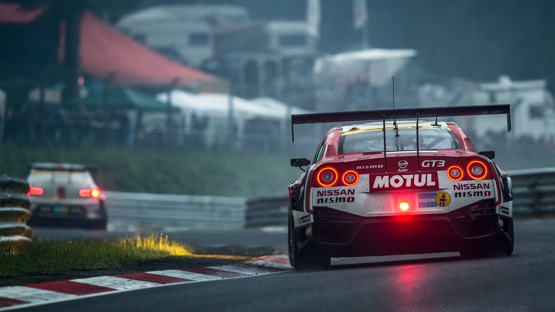 绿茵场上演极速狂飙,当赛车手马克西在揭幕战夜彻底打爆防线